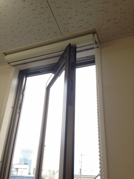 スイング窓　ビル　部品交換