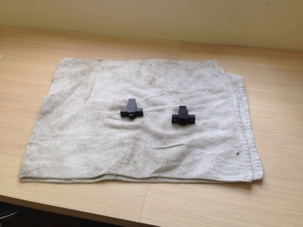 ＹＫＫ　スイング窓　樹脂部品