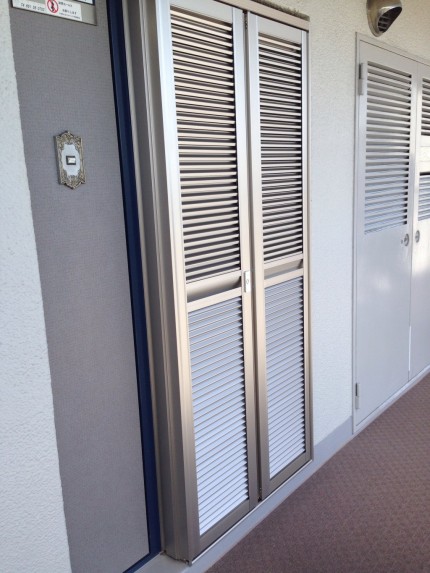 マンション用　ルーバー網戸　ステン色　外付け型