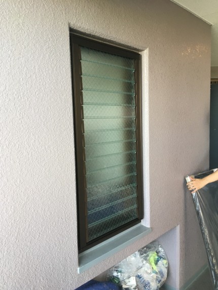 ルーバーサッシ　ＹＫＫ　カバー工事　