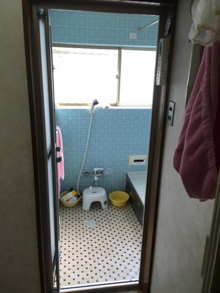 浴室折戸　カバー工事　ＹＫＫ　樹脂パネル