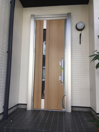 ＹＫＫ　ドアリモ　玄関　カバー工事　完了画像