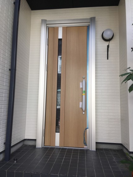 ＹＫＫ　ドアリモ　玄関　カバー工事　完了画像