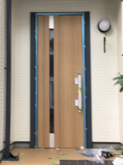 ＹＫＫ　ドアリモ　玄関　カバー工事　途中経過