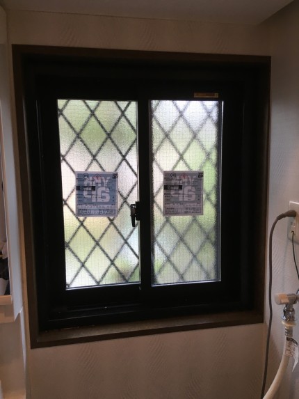 洗面　カバー工事　ＹＫＫ　ペアガラス　面格子付き引違窓