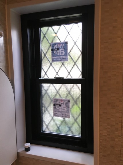 浴室窓　カバー工事　ＹＫＫ　ペアガラス　上げ下げ窓