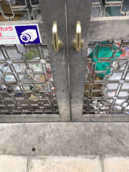 ゴミ置き場扉　メンテナンス補修