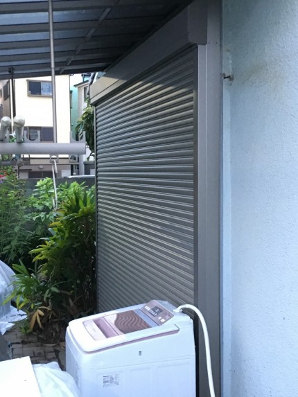 ハキ出し窓　取替えカバー工事　シャッターサッシ