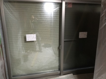 ハキ出し窓　取替えカバー工事　シャッターサッシ