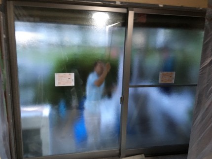 ハキ出し窓　取替えカバー工事　シャッターサッシ