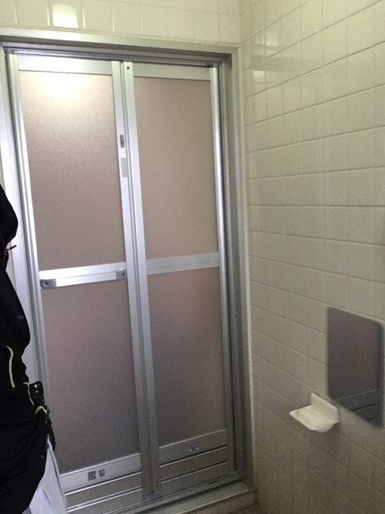 浴室リフォーム　折戸タイプ　カバー工事