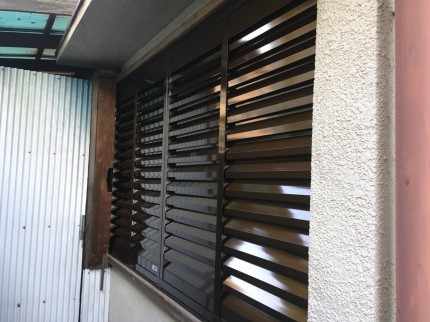 雨戸取替え　アルミ製ガラリ雨戸
