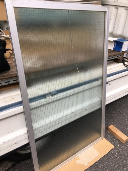 ワイヤー入りガラス　割れ替え