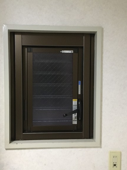 ＹＫＫ　ルーバーサッシ　カバー工事