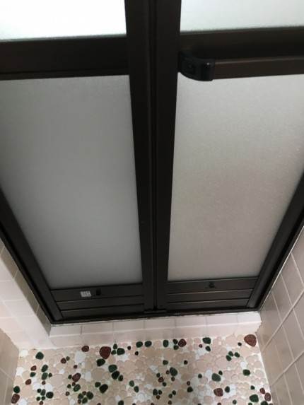 浴室折戸　カバー工事　取替え