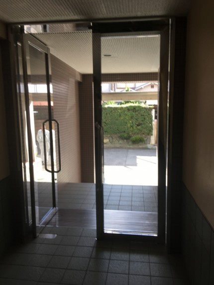 マンション　玄関ドア　ガラス割れ替え