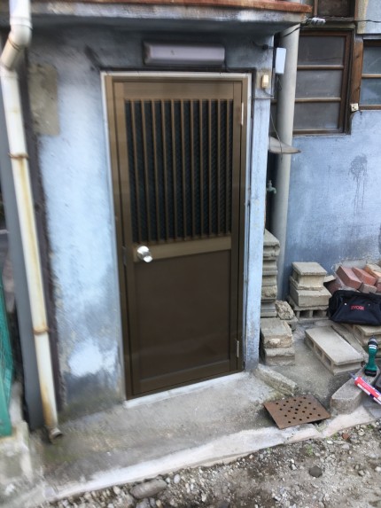アルミ製　框アルミ製　框ドア　防犯格子付きドア