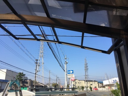 カーポート　ポリカ屋根材　台風