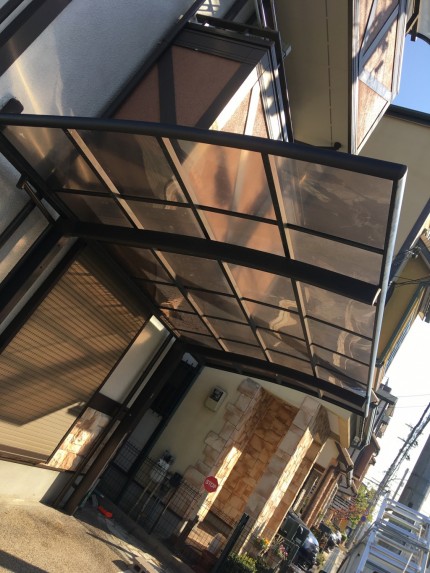 カーポート　ポリカ屋根材　台風