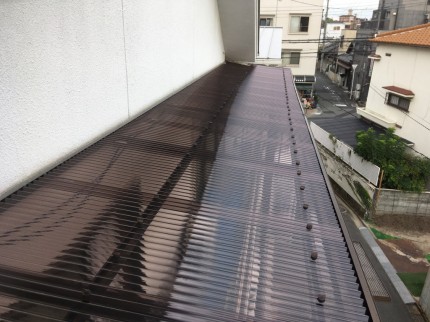 テラス屋根　波板　張替え工事