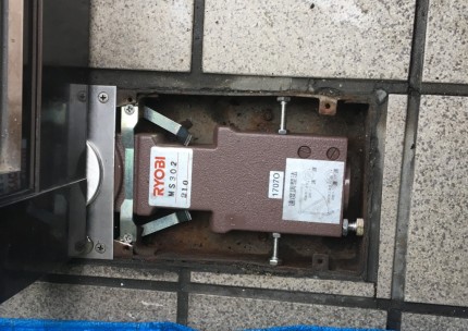 フロアヒンジ　本体取替え工事