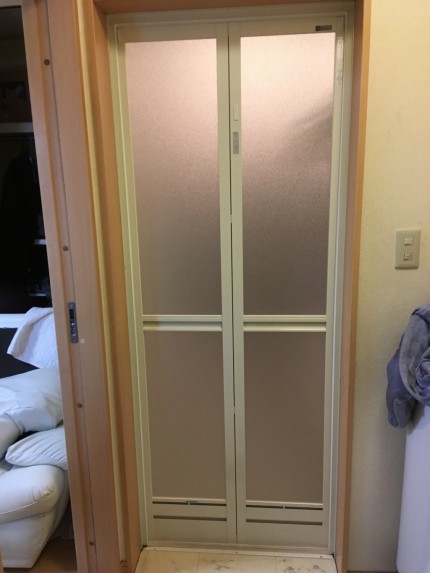 浴室リフォーム　折戸タイプ　カバー工事