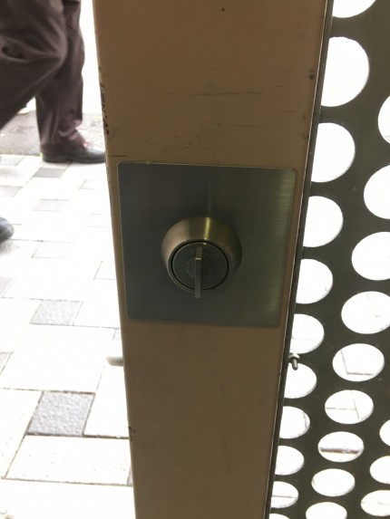 自動施錠錠　スチール引戸