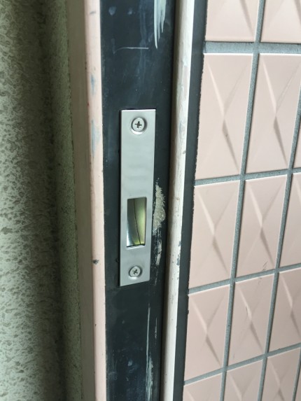 自動施錠錠　スチール引戸