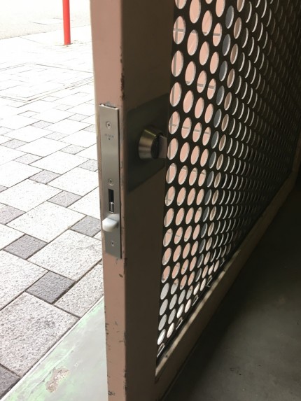 自動施錠錠　スチール引戸