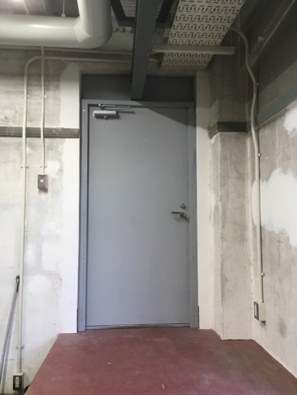 スチールドア　取付け　鉄扉