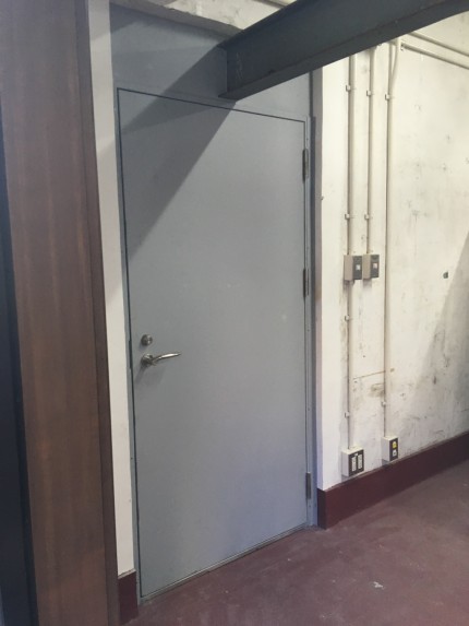 スチールドア　取付け　鉄扉