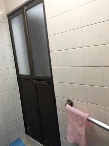 浴室折戸　カバー工事　リフォーム