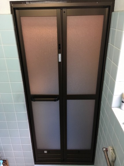浴室折戸　ＹＫＫ　カバー工事　浴室ドアリフォーム
