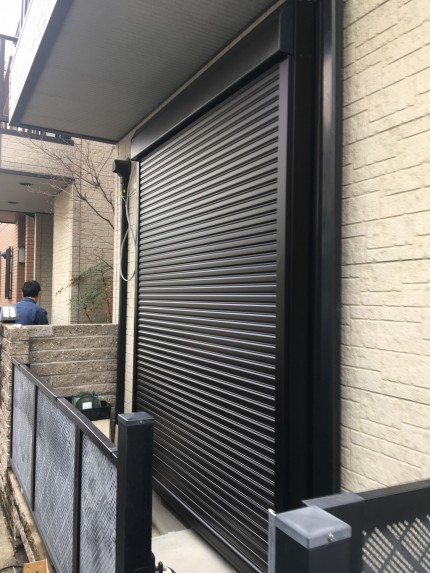 窓シャッター　リフォーム　電動シャッター