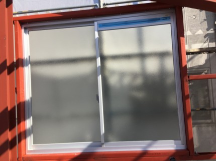 サッシ　取り付け　窓