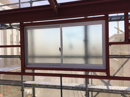 サッシ　取り付け　窓