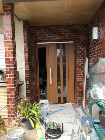 玄関リフォーム　ドアリモ