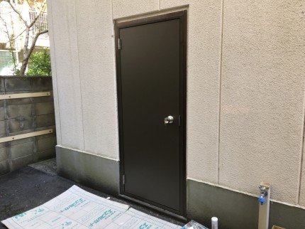 勝手口　カバー工事