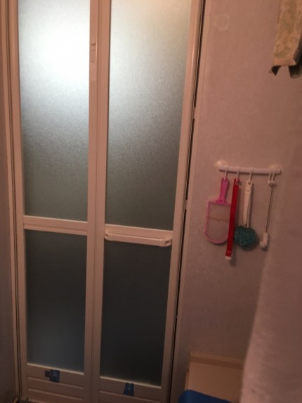 浴室折戸　リフォーム　カバー工事