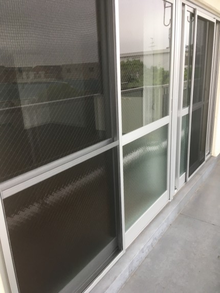 ハキだし窓　網戸