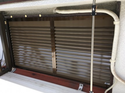 アルミ製雨戸　カバー工事