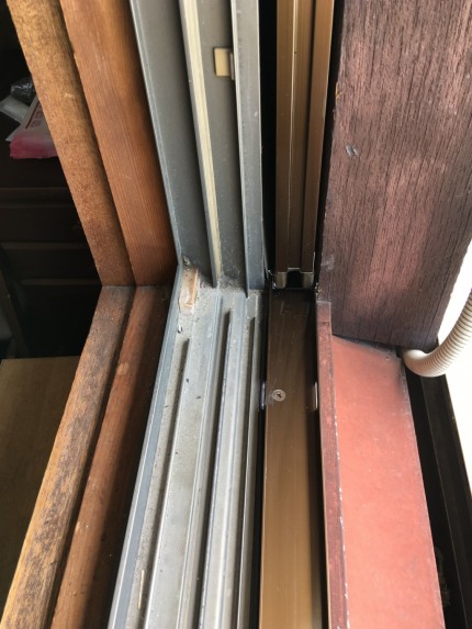 アルミ製雨戸　カバー工事