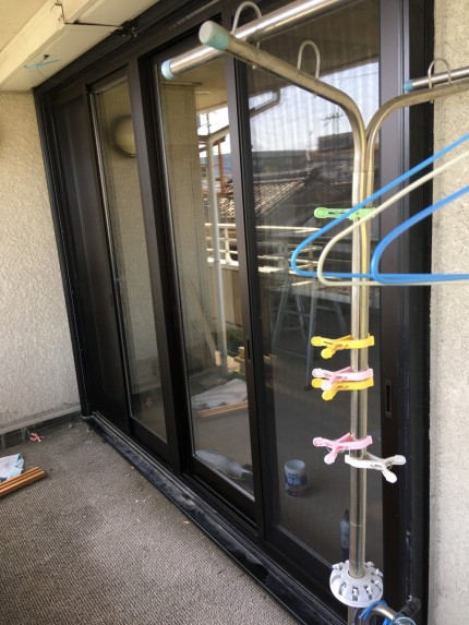 ベランダ　掃き出し窓　カバー工事