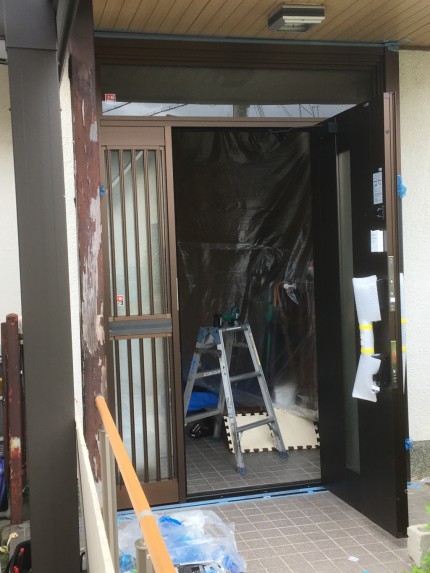 リフォーム玄関ドア　玄関カバー工事