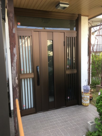 リフォーム玄関ドア　玄関カバー工事