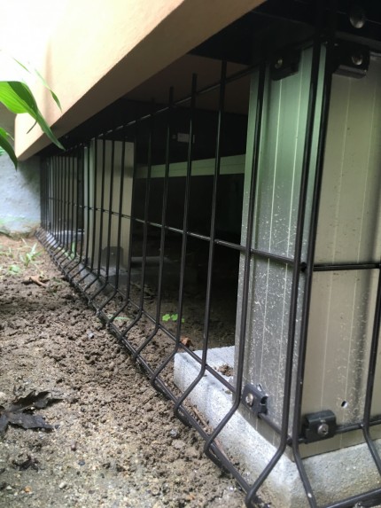 ウッドデッキ　小動物進入防止柵