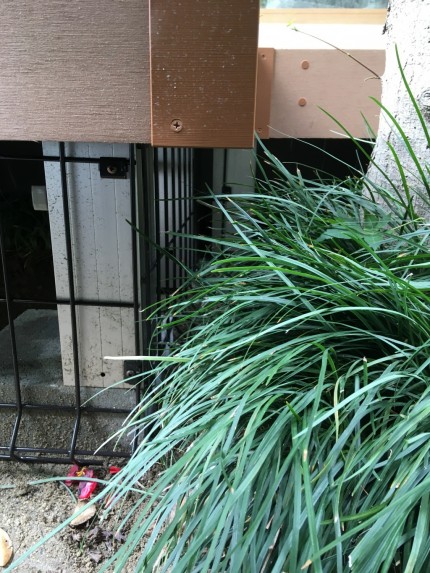 ウッドデッキ　小動物進入防止柵