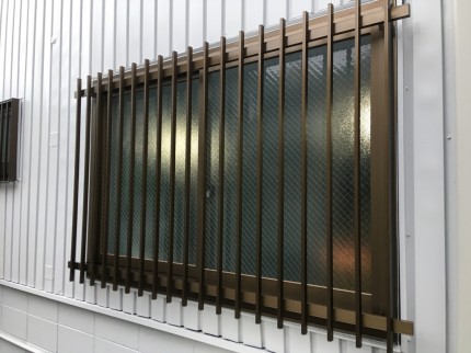 引違サッシ　面格子