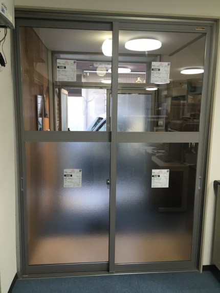 間仕切り　内窓