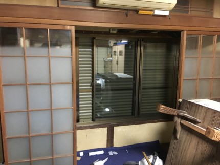 ベランダ　サッシ窓　4枚建て